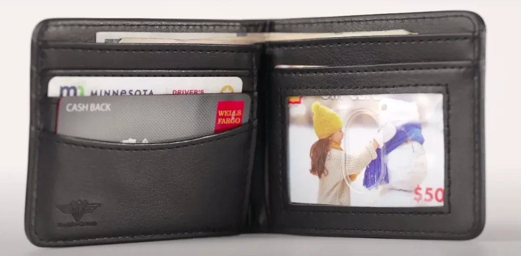 12 Everyday Items That Are 10 Centimeters Long-A Men’s Wallet