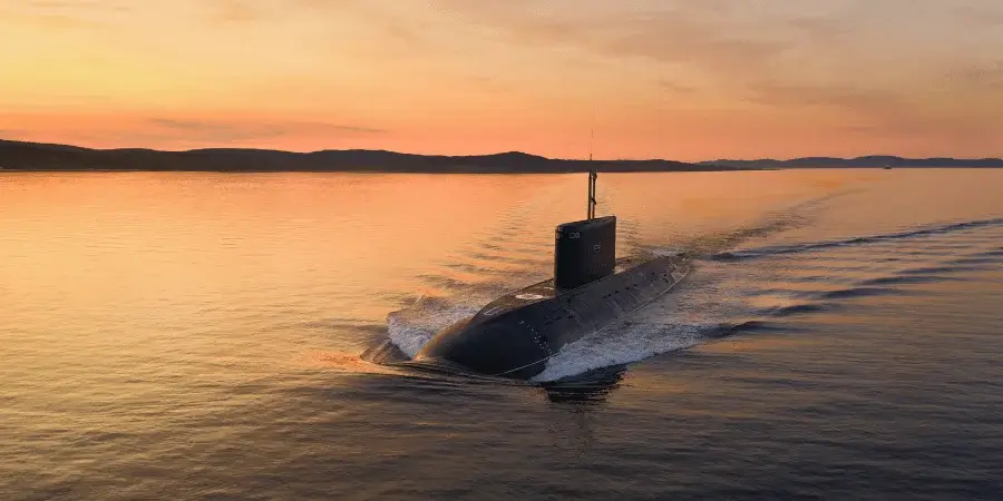 8 Common Things That Are 400 Feet Long or Big-A Submarine