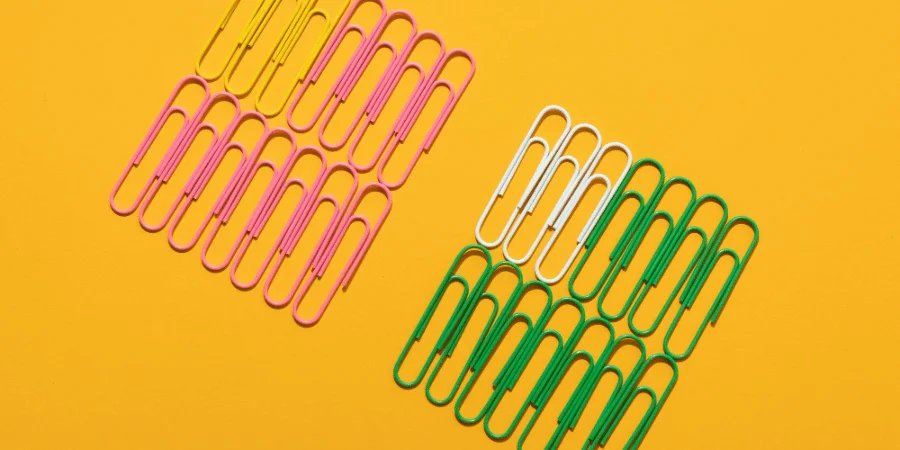 11 Everyday Objects That Are 1 Inch Long-Paperclip