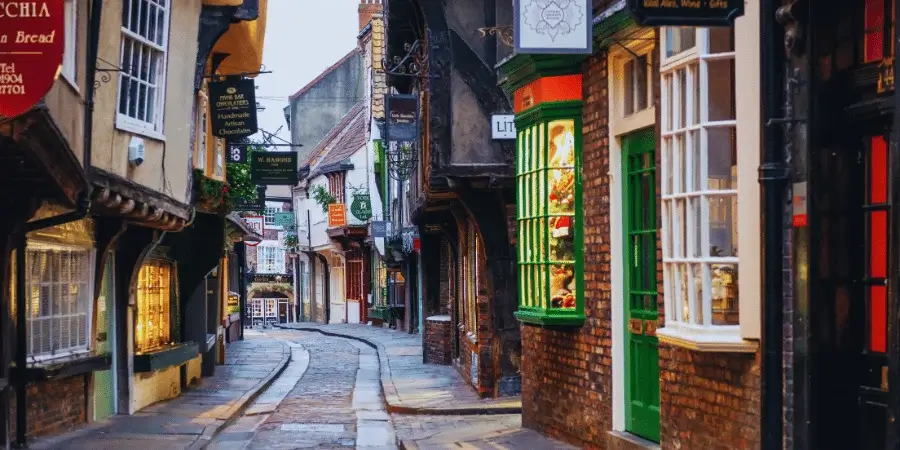 8 Things That Are 500 Feet Long/Big-The Shambles